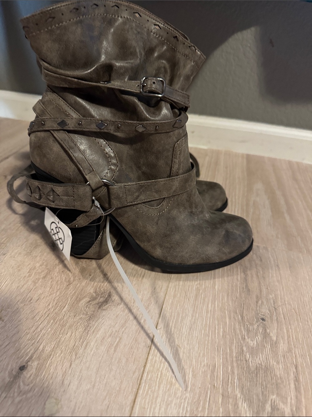 Daisy Fuentes Taupe Slouchy Studded Ankle Boots